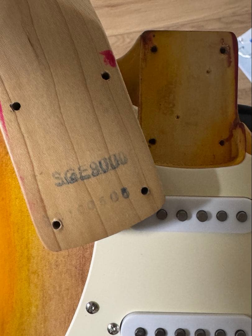 世界に1本！Squier ストラト 手仕上げバースト アルニコV搭載