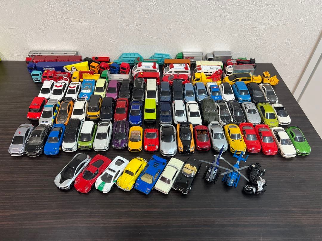 トミカ まとめ売り 約100台 - メルカリ