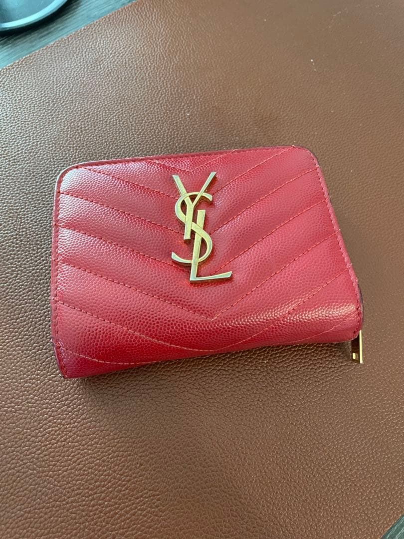 YSL サンローラン 2つ折り財布 Vステッチ カサンドラ キャビアスキン 赤