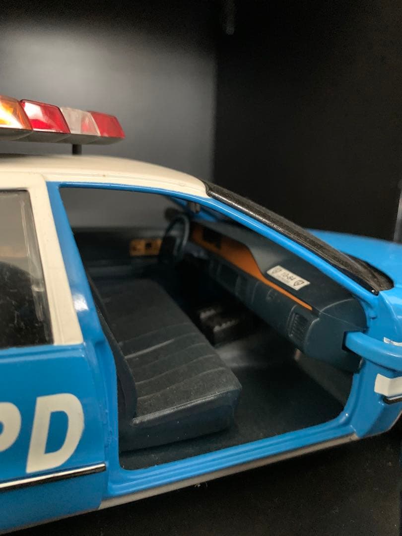 希少1:18シボレー カプリスNYPD