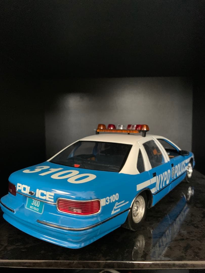 希少1:18シボレー カプリスNYPD
