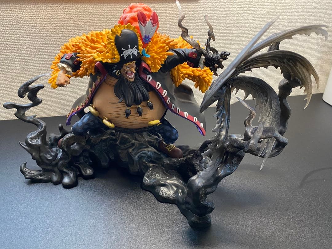 ワンピース　フィギュアーツ　黒ひげ　ティーチ　闇水　フィギュア