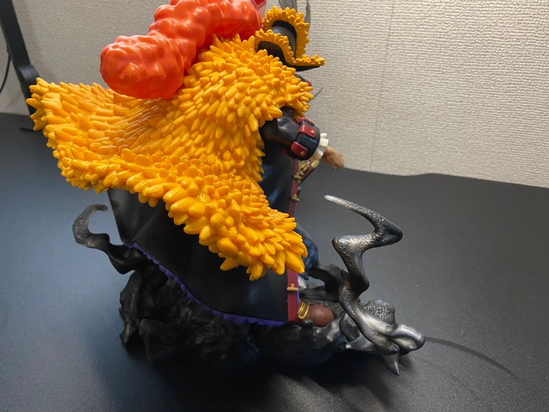 ワンピース　フィギュアーツ　黒ひげ　ティーチ　闇水　フィギュア