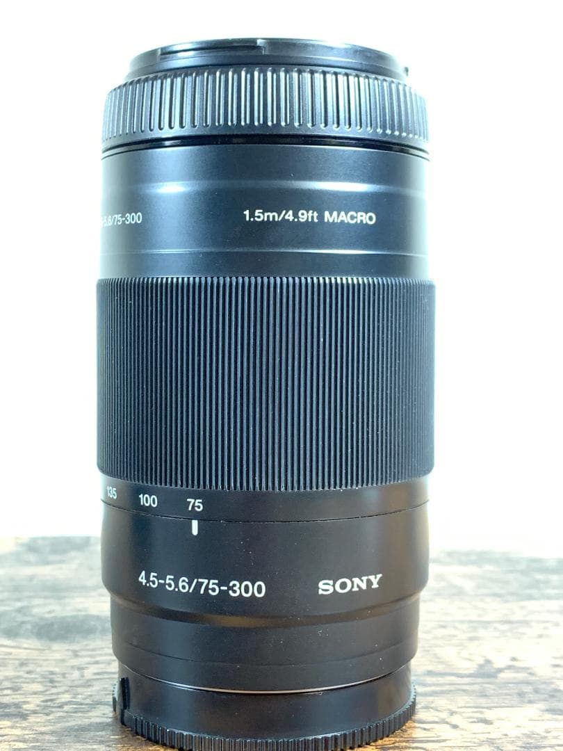 美品 SONY SAL75300 人気 望遠ズームレンズ 75-300mm フード付き SONY
