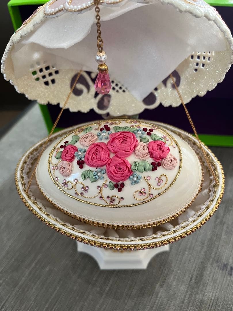 リボン飾りの可愛いエッグアート