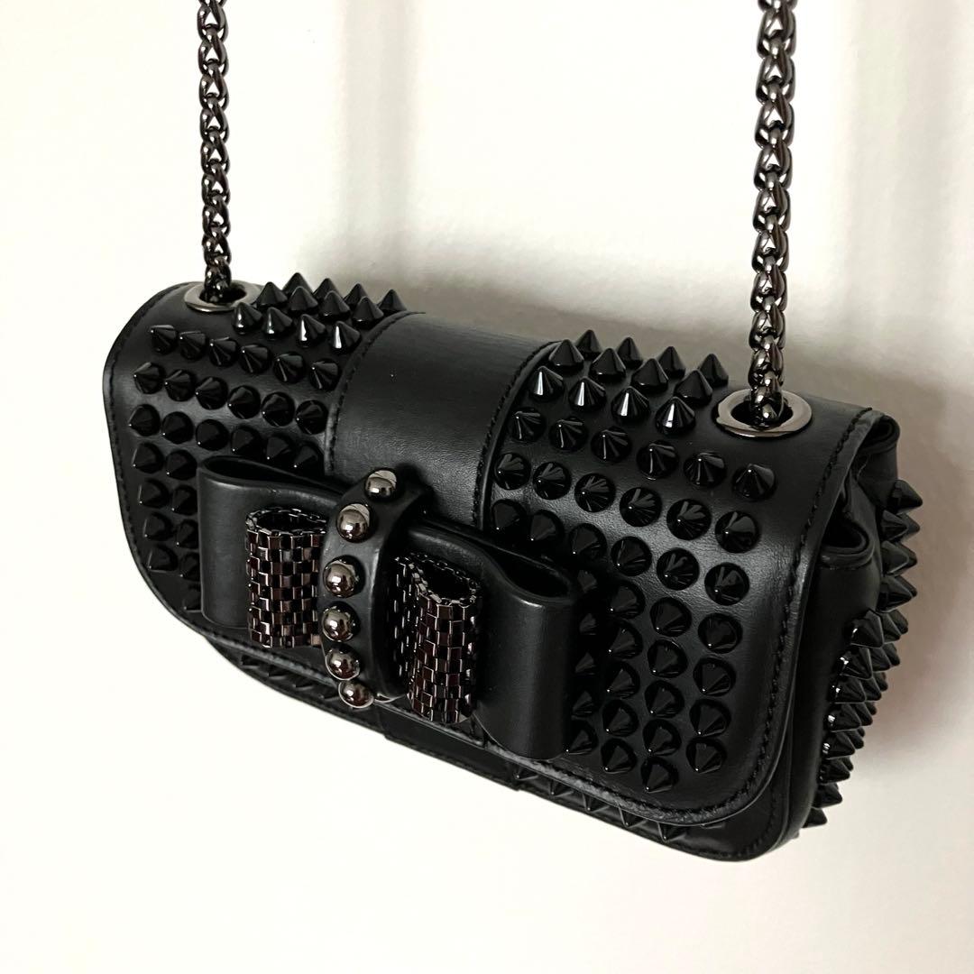 美品クリスチャンルブタン スイートチャリティ レザースタッズショルダーバッグ