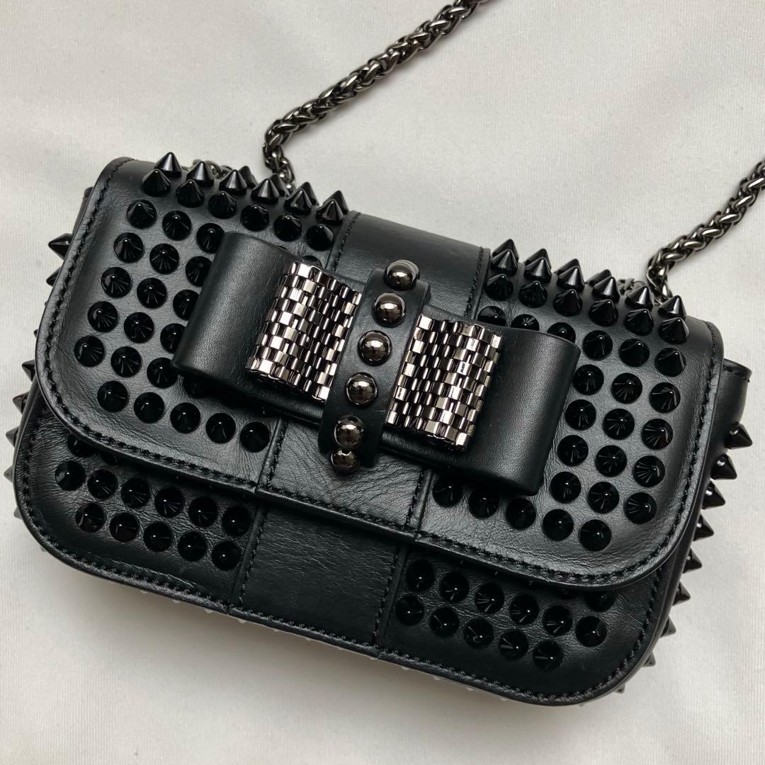 美品クリスチャンルブタン スイートチャリティ レザースタッズショルダーバッグ