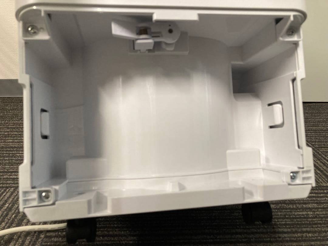 美品★2023年製星アイリスオーヤマ★コンパクトクーラー★ICA-0301G