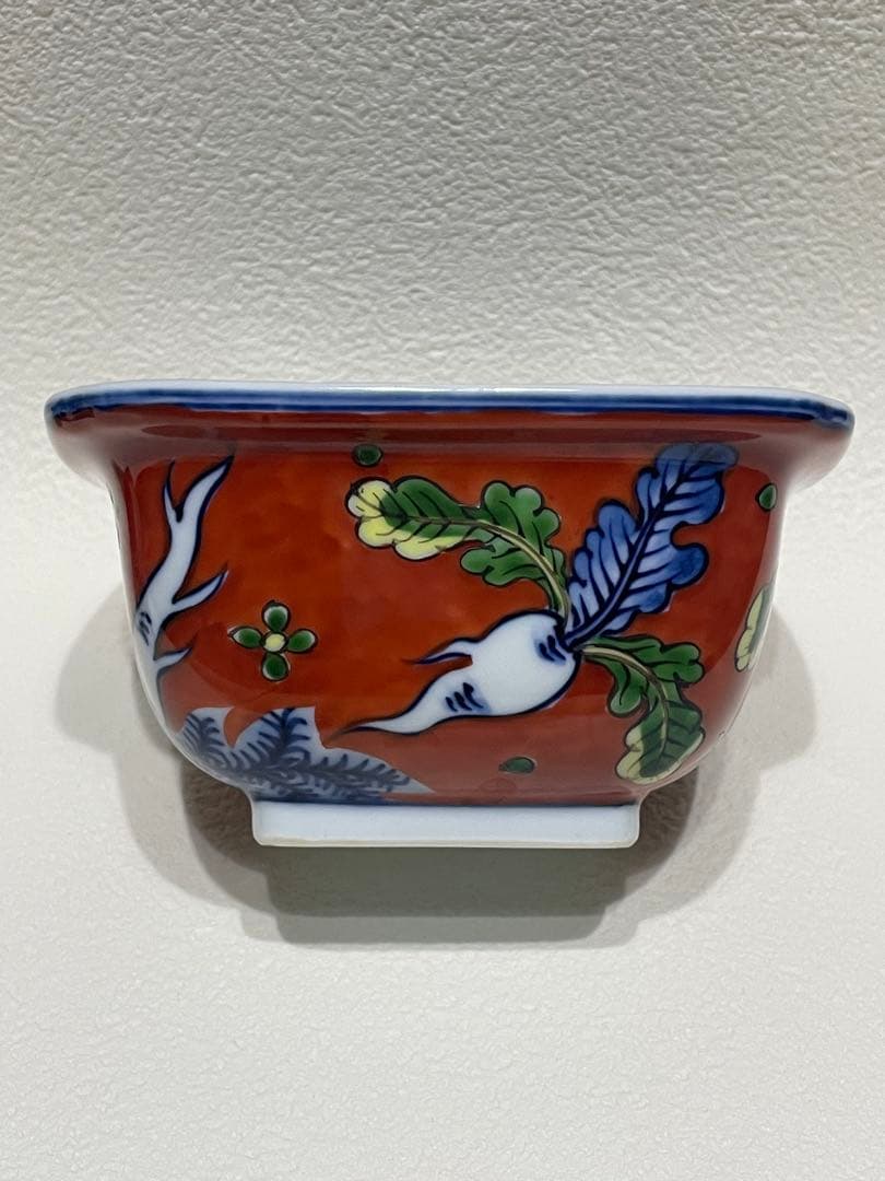 ⬇️有田焼　源右衛門　源右衛門窯　古伊万里　風山水見込舟形　赤農根菜図の小鉢