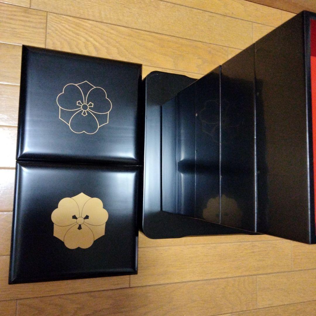 【家紋入り(剣片喰けんかたばみ）】漆塗り五段重箱　共箱