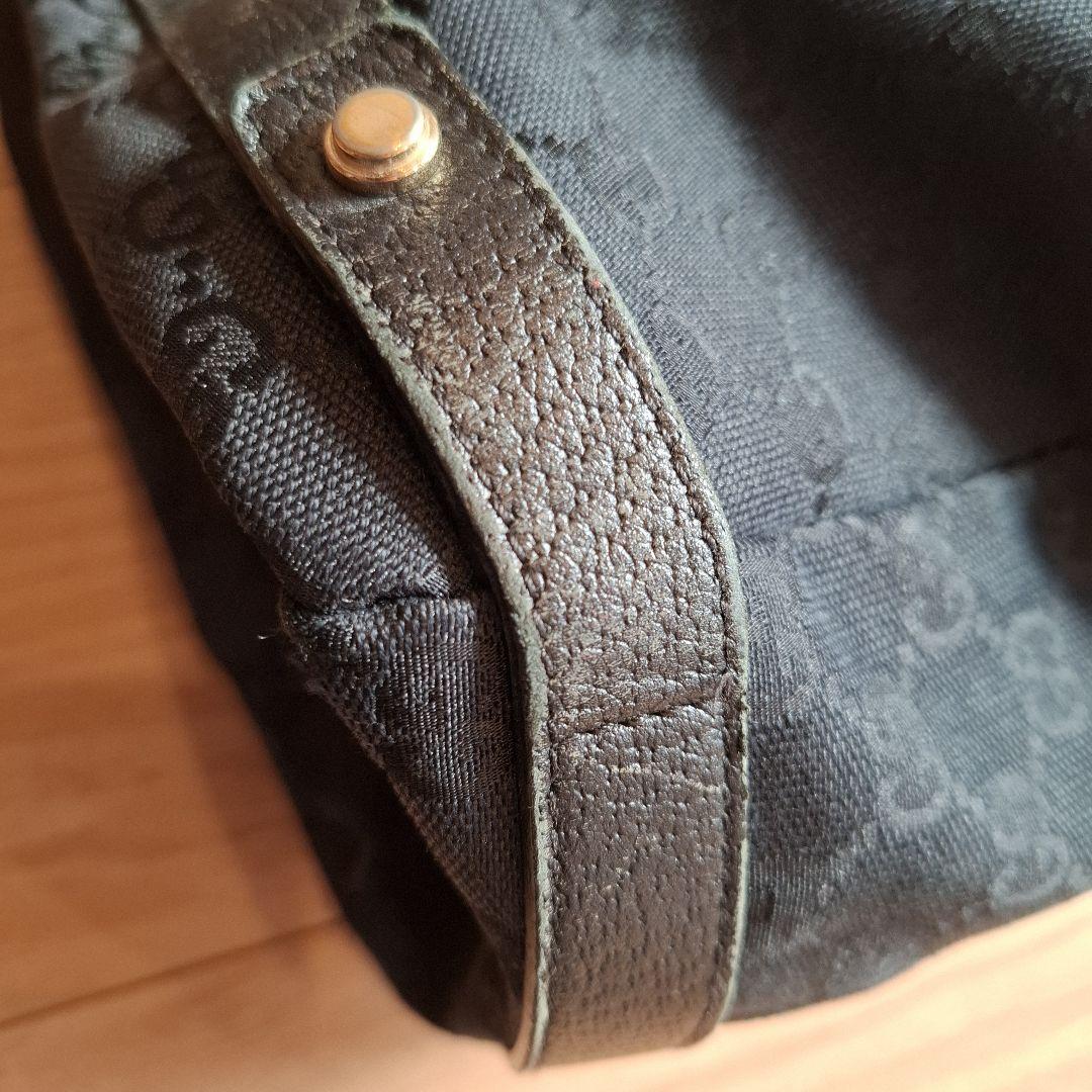 GUCCI　GGパターンブラックハンドバッグ