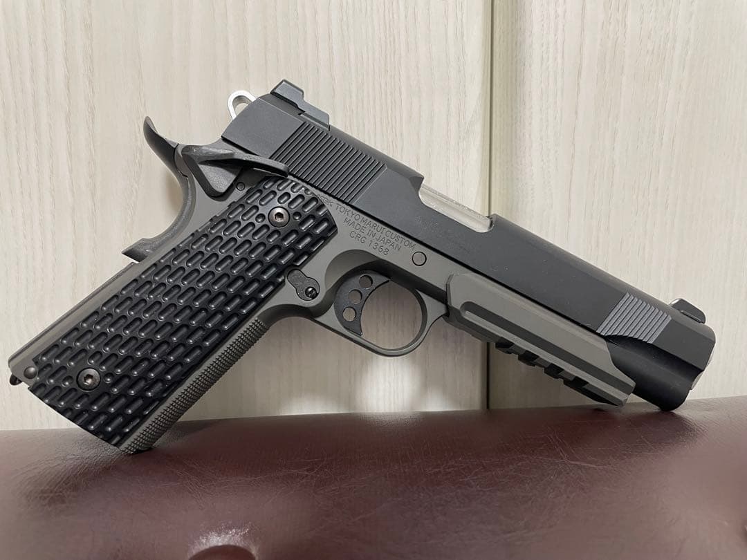 東京マルイ　ナイトウォーリア　ガスガン　スペアマガジン、ガス付き