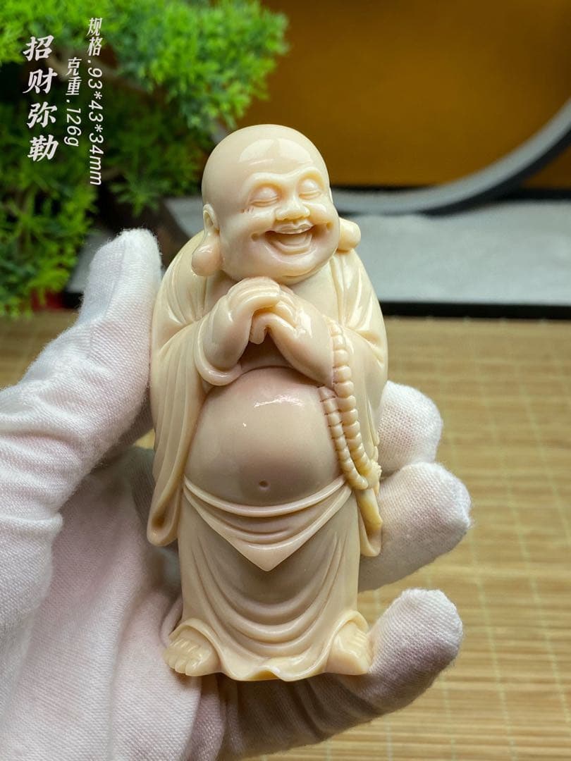 マンモスの牙の置物