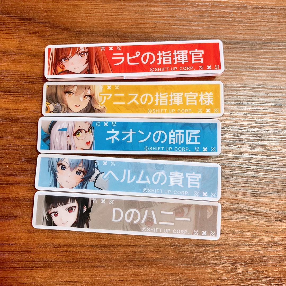 勝利の女神:NIKKE ニケ展 称号アクリルバッジコレクション - メルカリ