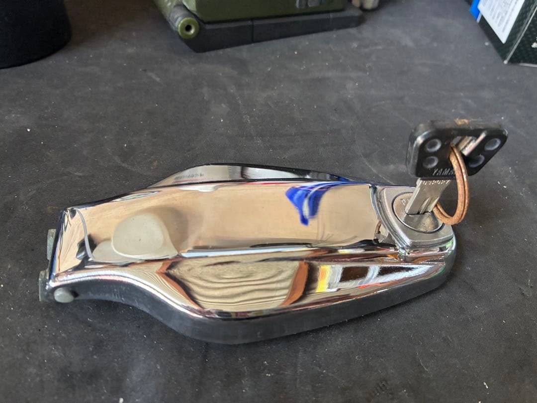 SR400 SR500 タンクキャップ ムール貝 ナロータンク 純正キー付き