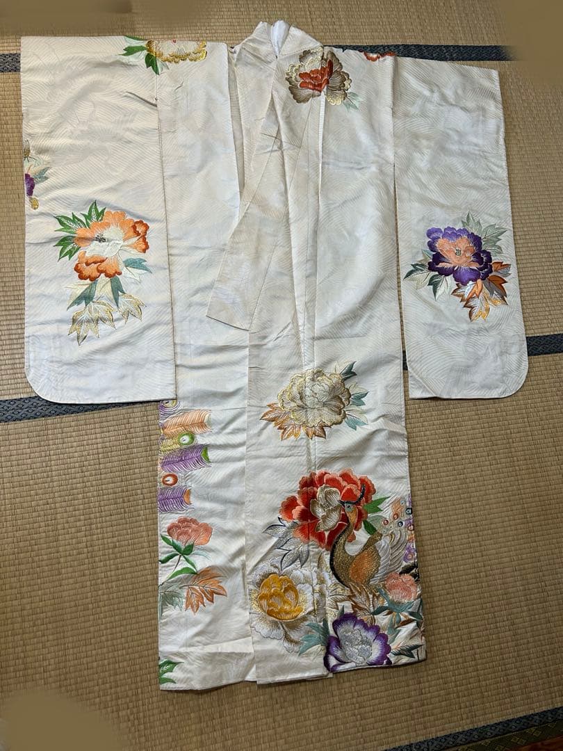 豪華絢爛 アンティーク振袖 昭和レトロ 刺繍 孔雀 鳳凰 鶴織 牡丹 エクリュ