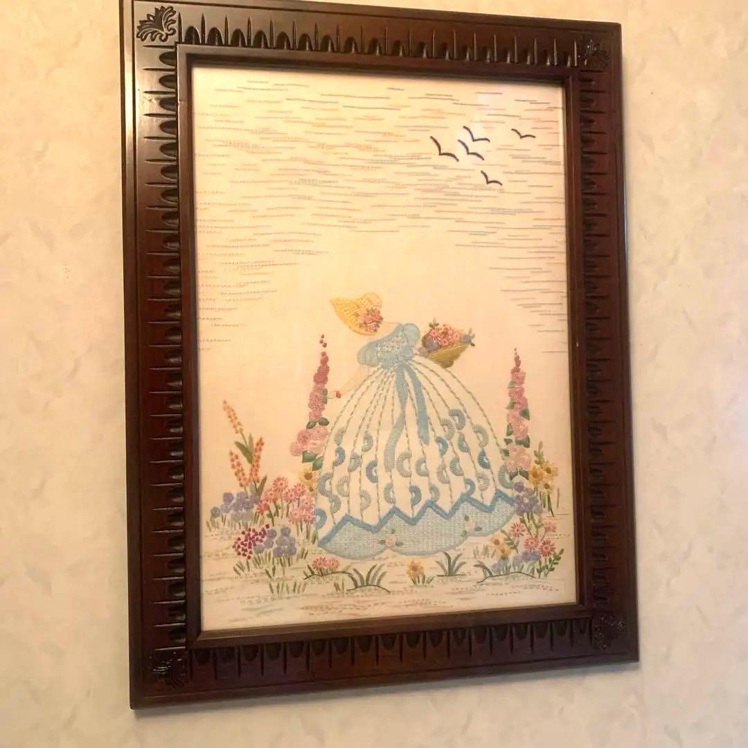 戸塚刺繍 ⭐︎刺繍額絵 貴婦人 お花摘み - メルカリ