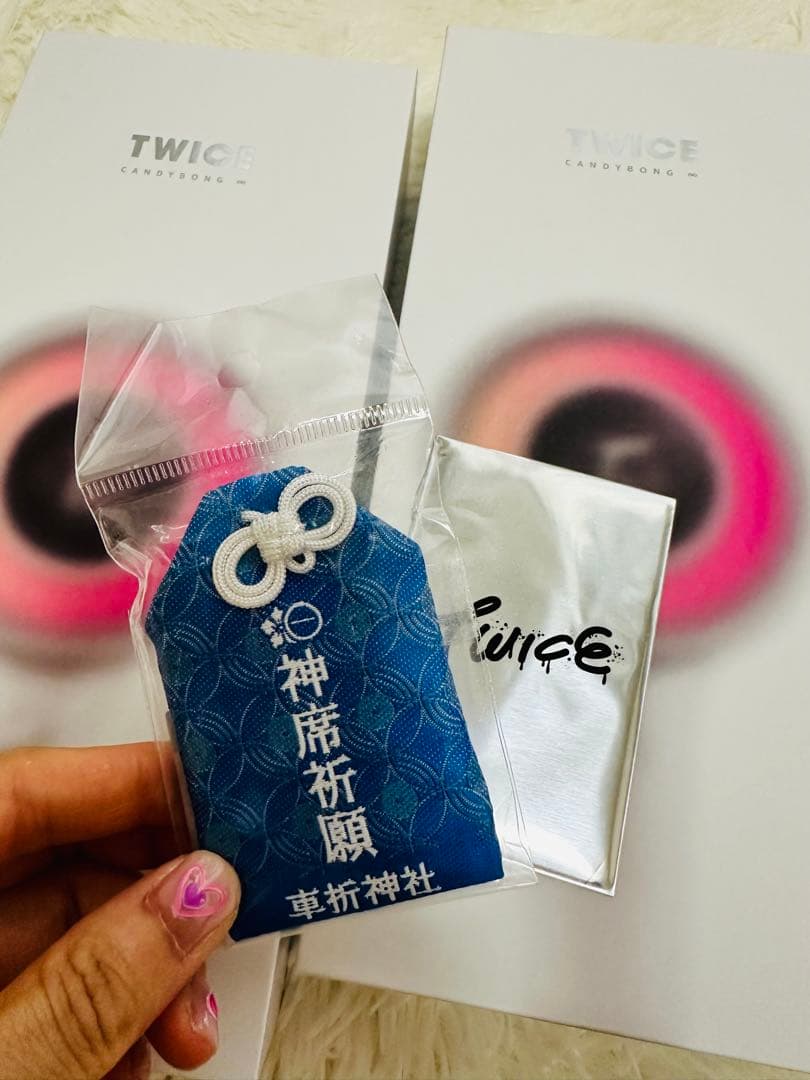 TWICE ペンライト 2個セット&FC長期会員限定ポーチ・トレカ2枚