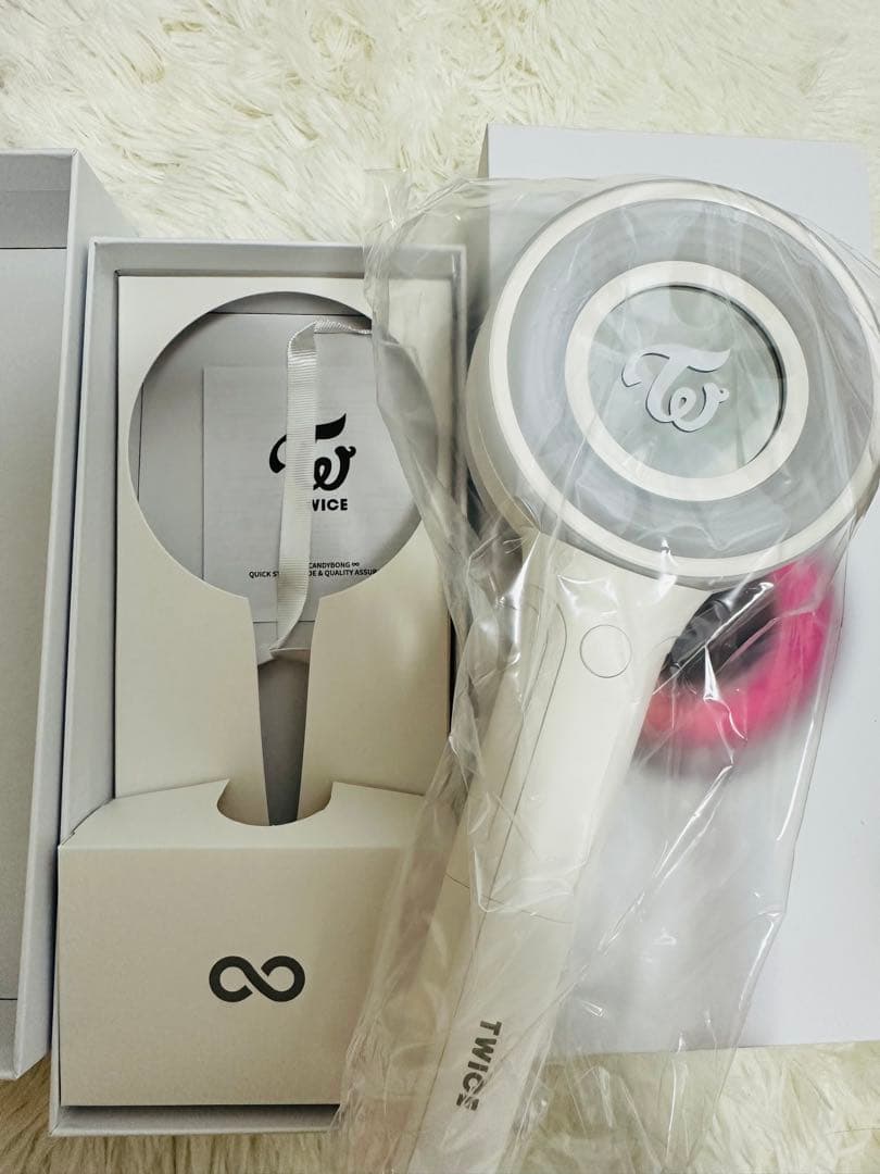 TWICE ペンライト 2個セット&FC長期会員限定ポーチ・トレカ2枚