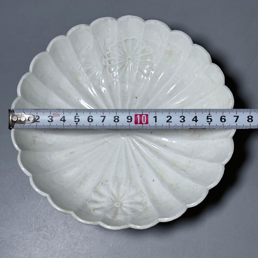 江戸中期 白磁菊花形膾皿 陽刻菊花文様 粉挽 古陶を楽しむ