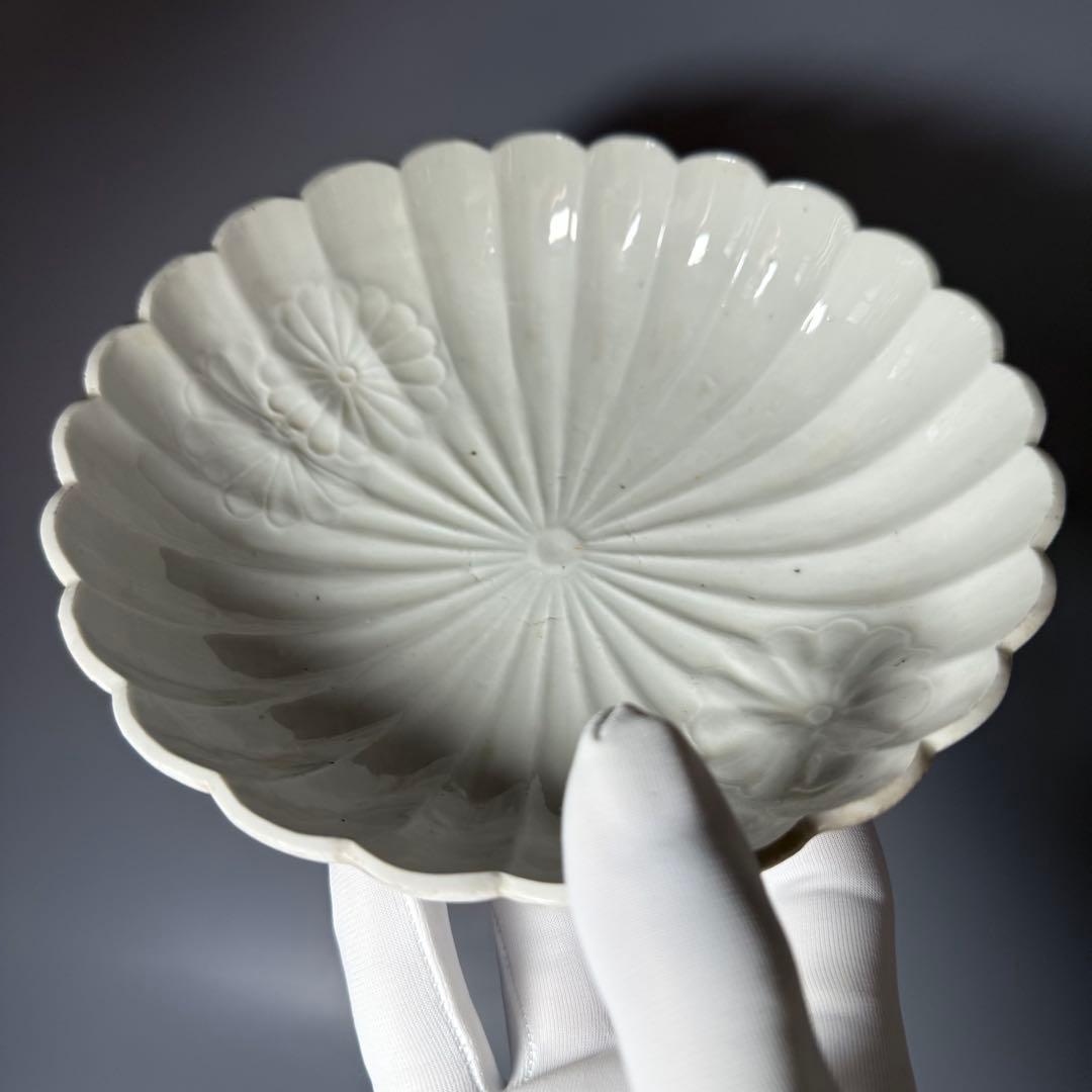 江戸中期 白磁菊花形膾皿 陽刻菊花文様 粉挽 古陶を楽しむ