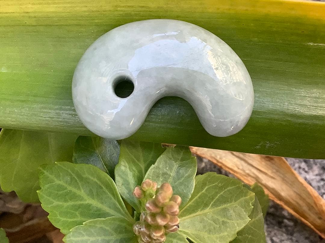 ✳薄利多売‼️お値段自信ありの糸魚川翡翠御守りアイスジェイド勾玉