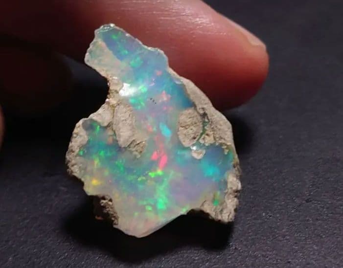 エチオピアウェロ産オパール　原石　鉱物標本　ジュエリーグレード　虹 エチオピアウェロ産 チョークオパール 原石 鉱物標本 虹 エチオピア