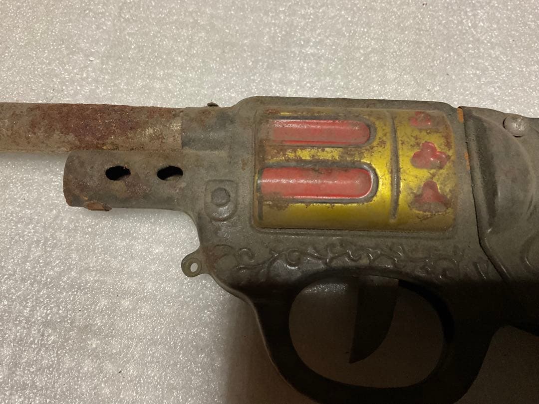 ブリキ製拳銃／ウエスタン・ボーイ。【ジャンク品　錆あり　引き金のみ可動　】。