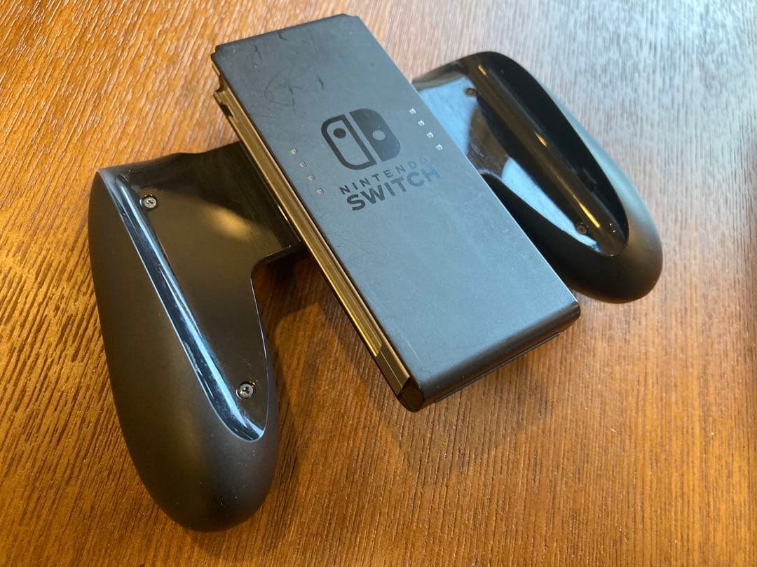 Nintendo Switch 本体＋ジョイコン4つ＋充電スタンド付き