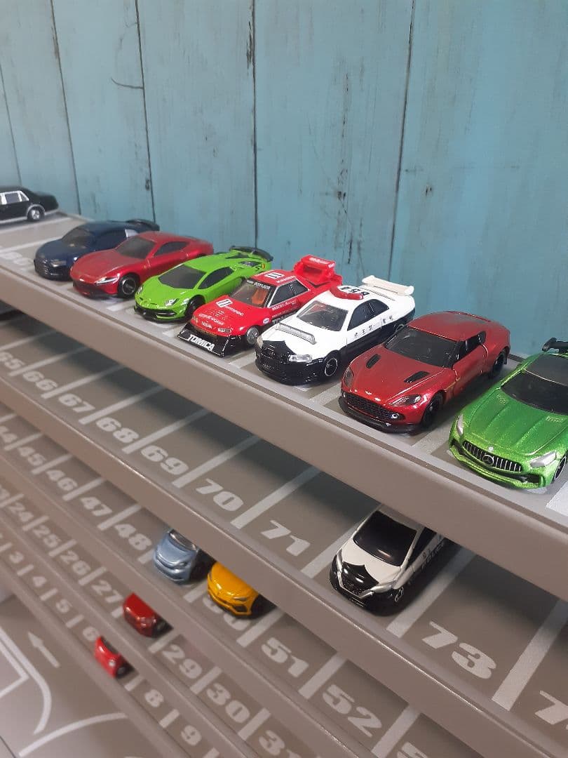 ミニカー収納棚6段110台ロータリー交差点付きトミカ