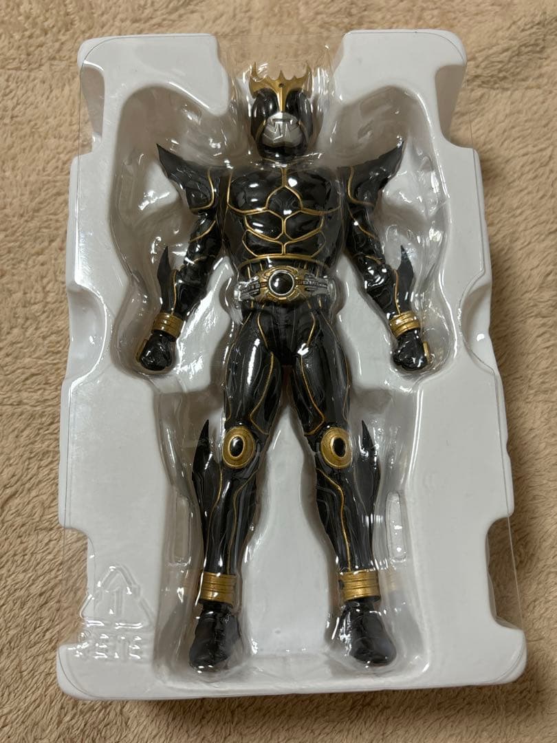 仮面ライダークウガ アルティメットフォーム　真骨彫　(赤い目の頭部に欠け有り)