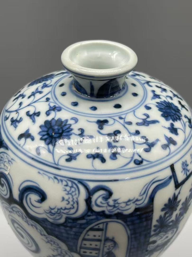 古代中国明朝時代　青花染め付き花瓶