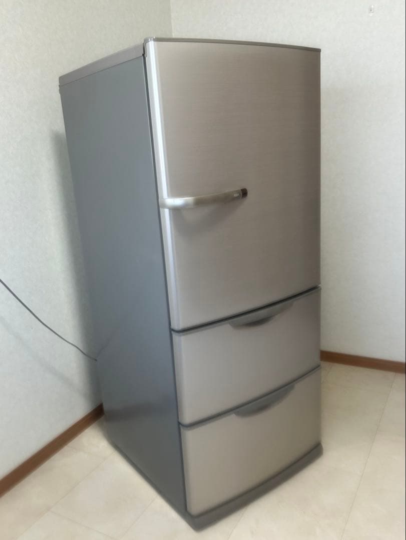 AQUA 自動製氷機付冷凍冷蔵庫 272Lたのめる便金額になってます。まだ新しい
