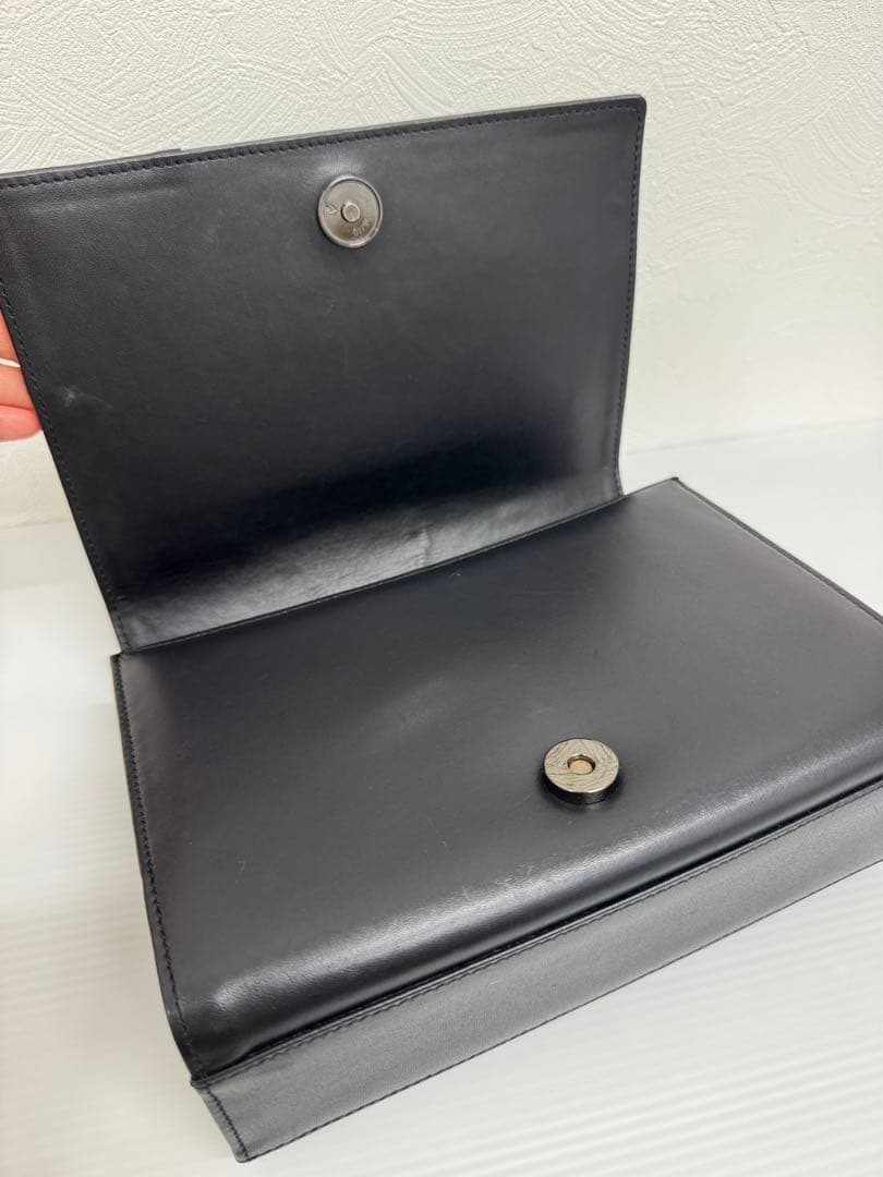 美品 ジバンシー 4G ステッチ ロゴ フルフラップ レザー ハンドバッグ