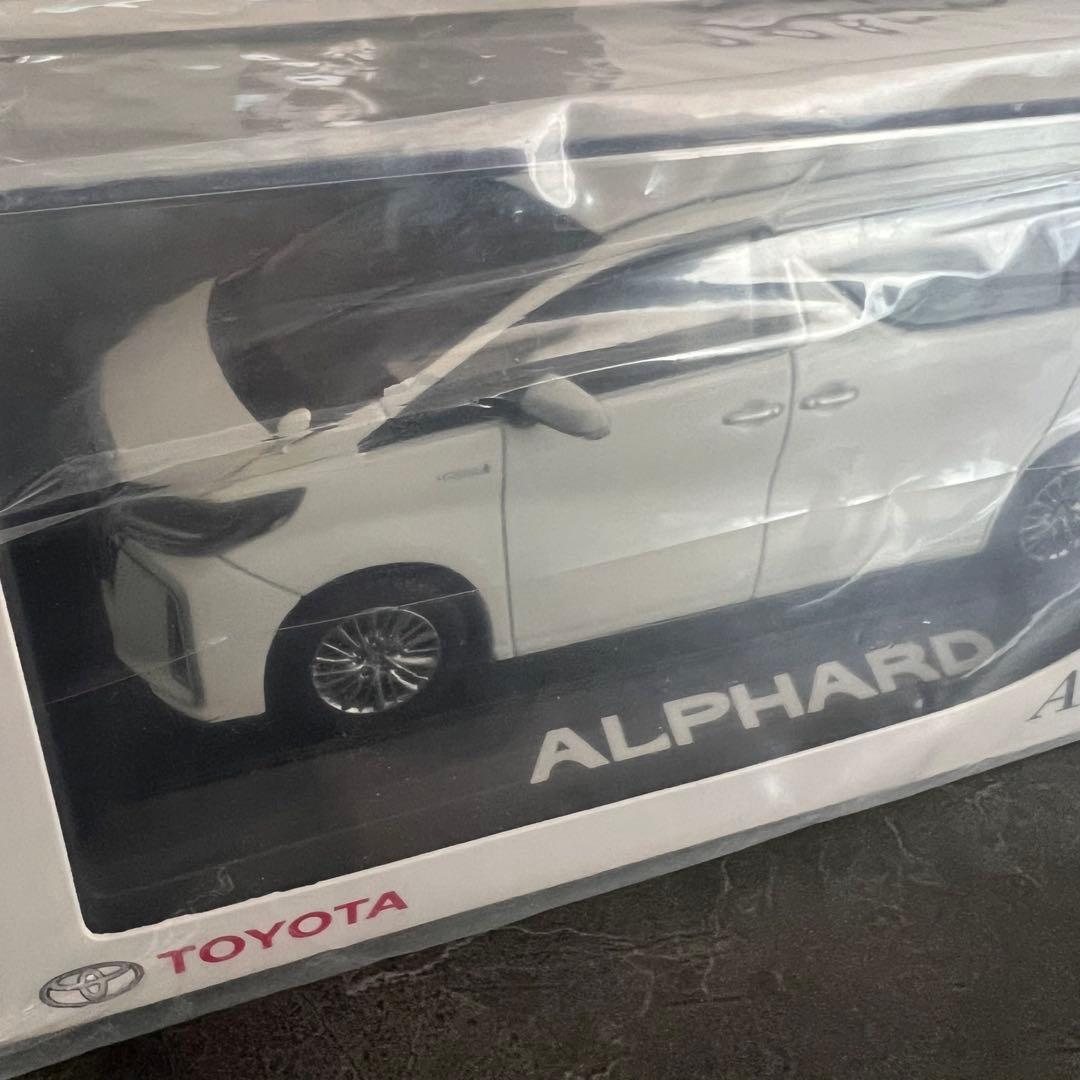 トヨタ アルファード 1/30ミニカー ホワイトパール　クリスタルシャイン