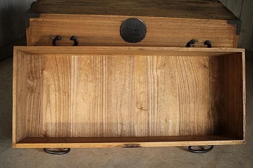 味のある丸金具時代箪笥 桐箪笥 抽斗2段