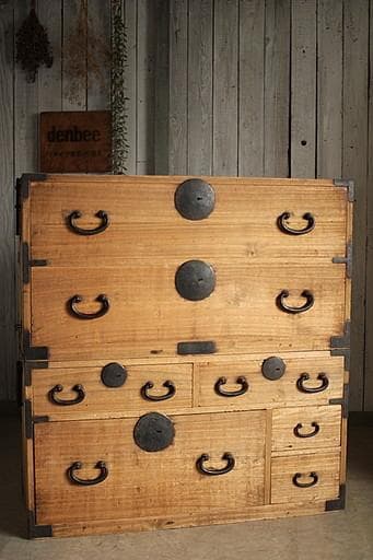 味のある丸金具時代箪笥 桐箪笥 抽斗2段