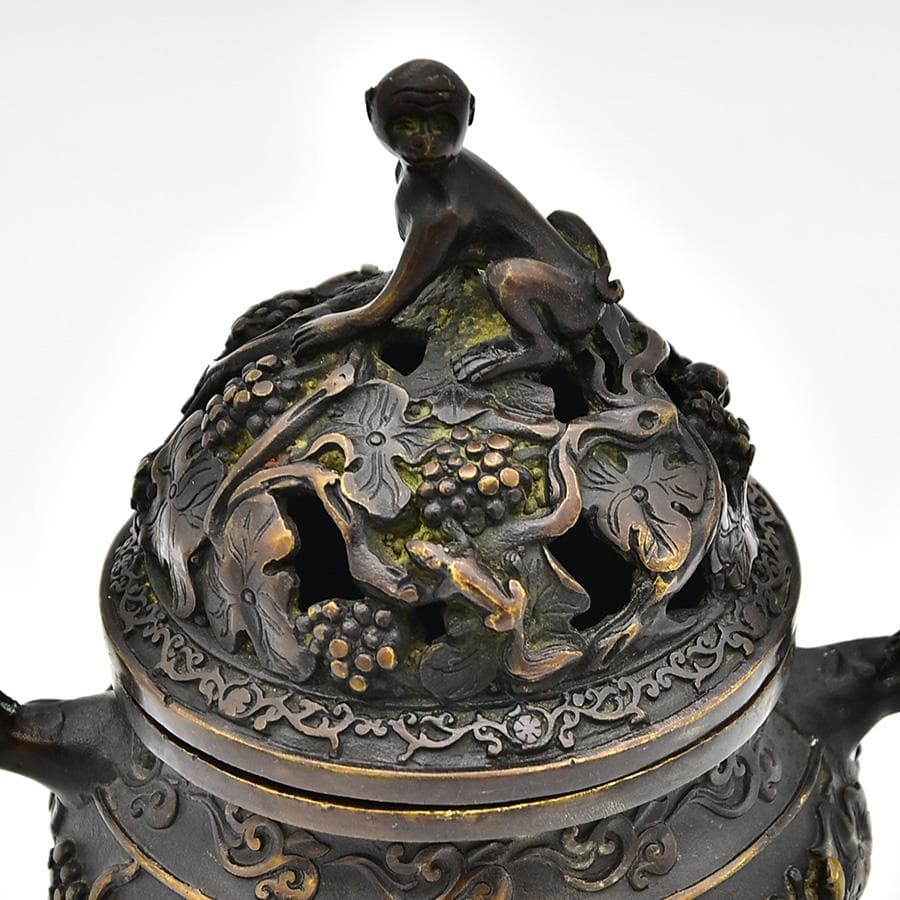 珍品 中国古玩 時代 大明宣徳 古銅三足香炉 猿 盛上葡萄 香櫨 1486g