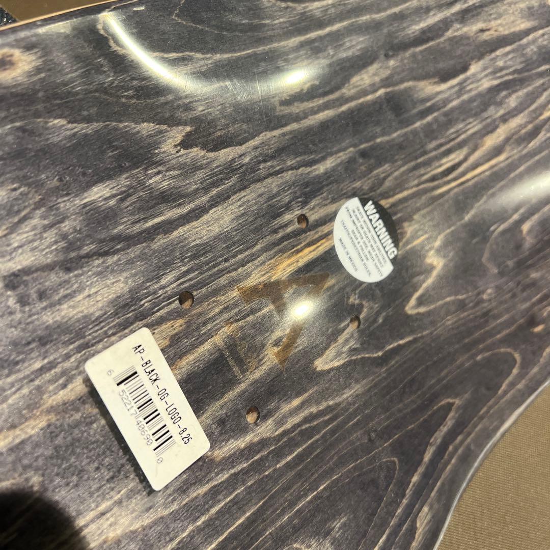 デッキテープ付き！　APRIL 8.25インチ　スケボー