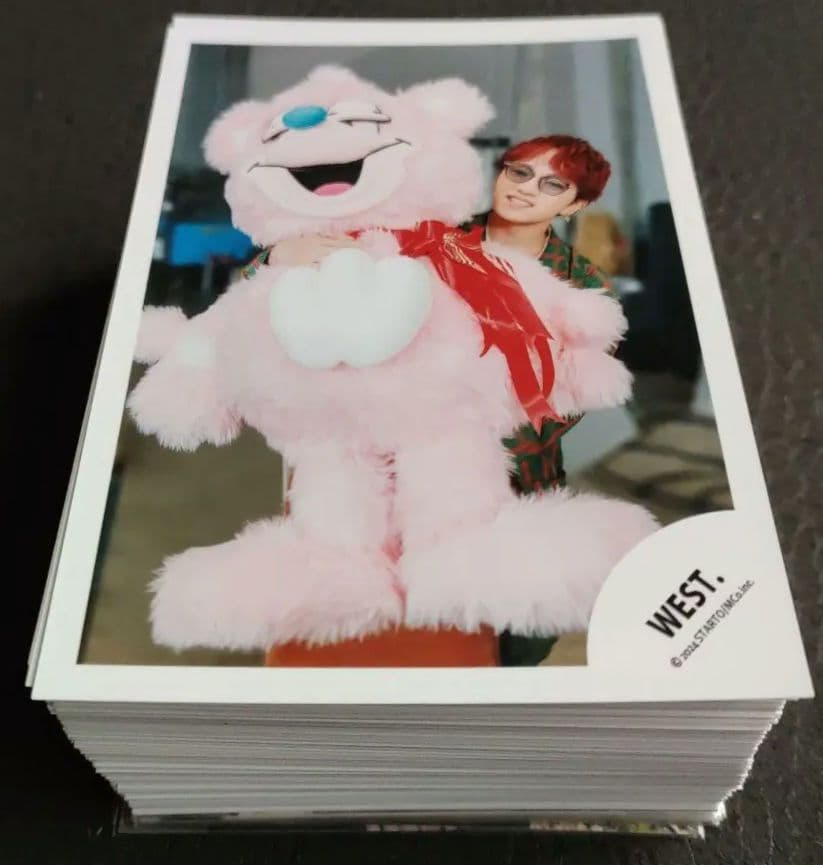 神山智洋 ジャニーズWEST WEST. 公式写真 ソロ 個人のみ 216枚 神山智洋 ジャニーズWEST WEST. 公式写真 ① ソロ 個人のみ