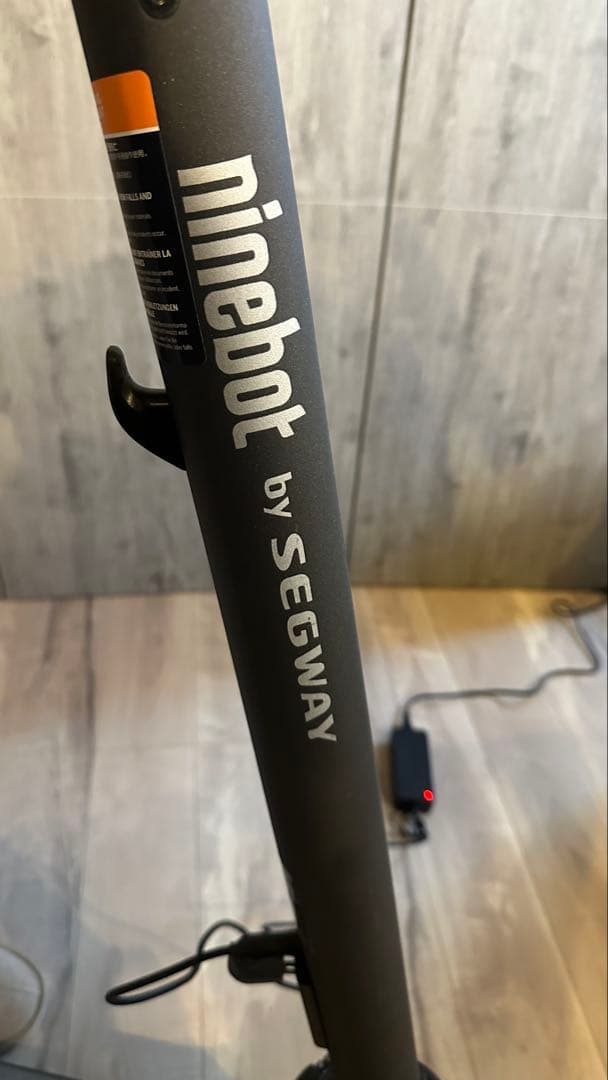 ninebot by SEGWAY 折りたたみキックボード