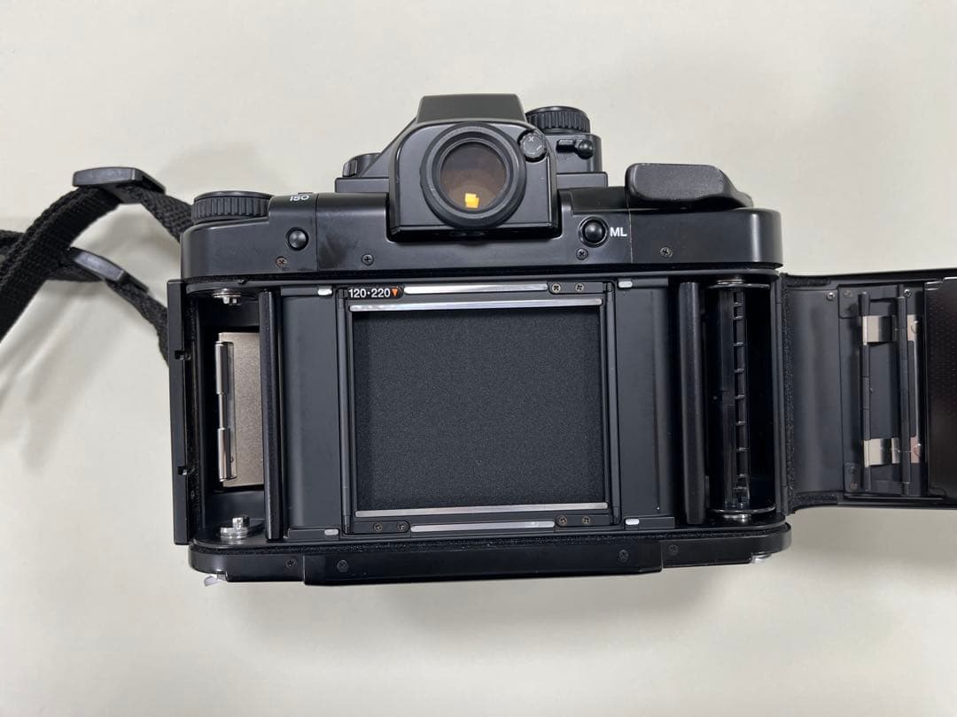 PENTAX67IIボディ(AEファインダー付き、純正ストラップ)美品 - メルカリ