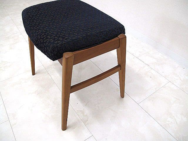 カリモク　プレミアムオーダー　チェリー無垢材スツール「CU04」　サイドチェア