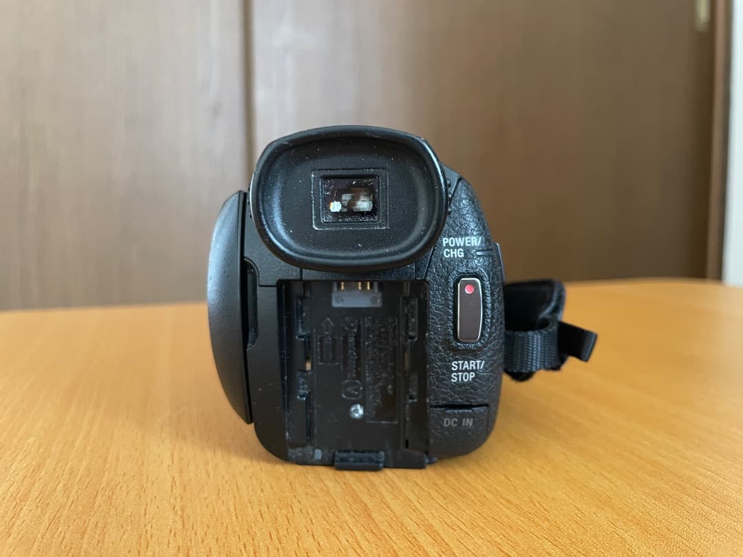 ソニービデオカメラ　AX55/充電器&バッテリー2個