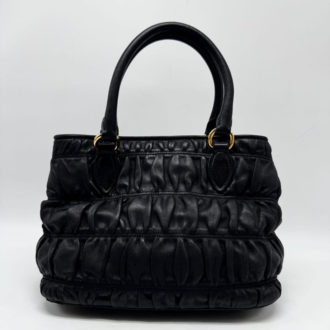 【近年型・美品】プラダ プリーツ ギャザー ナッパレザー 2way ハンドバッグ