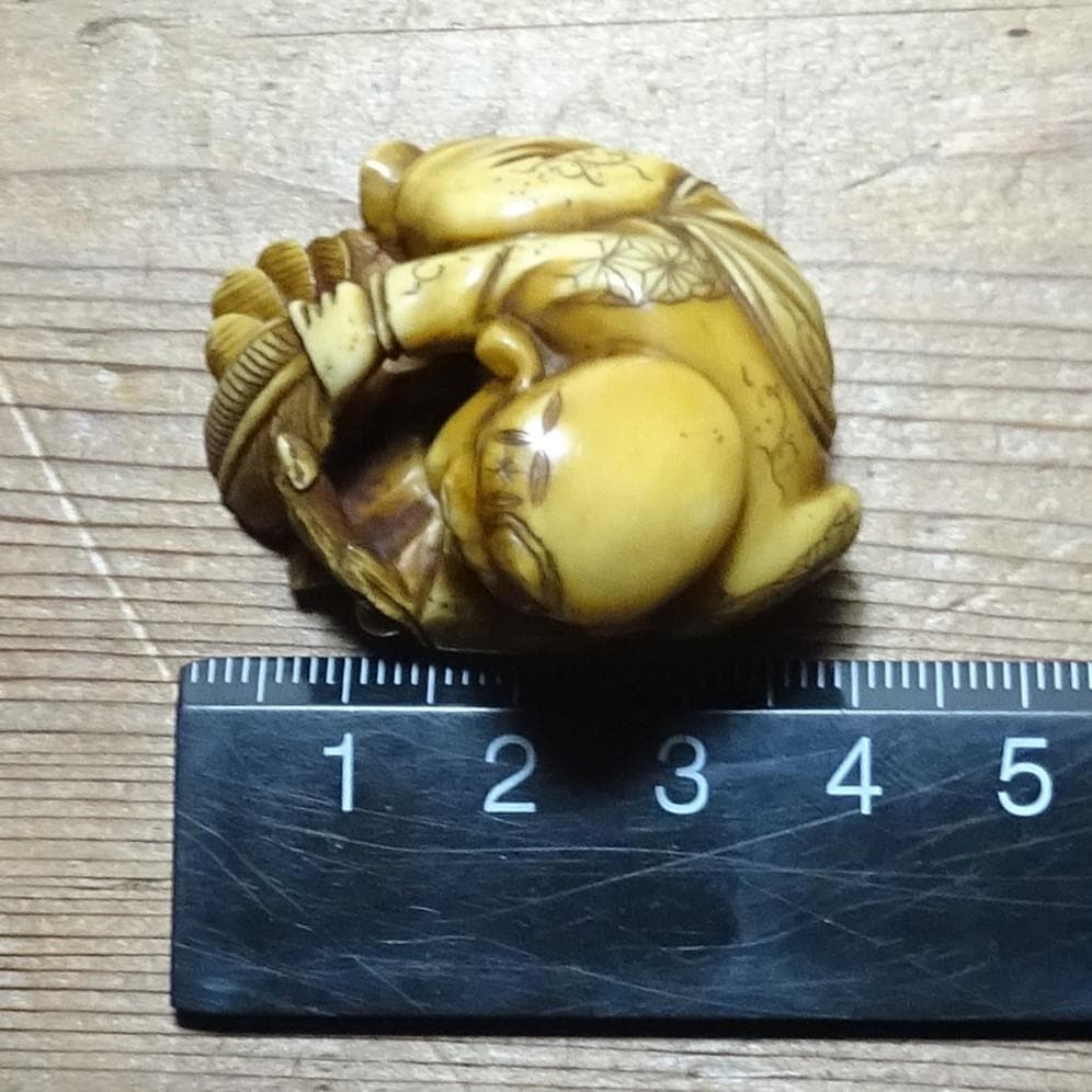 d*7様 根付 大黒様と鼠 ネズミ 時代 提げ物 煙草入れ 玉 文 ？