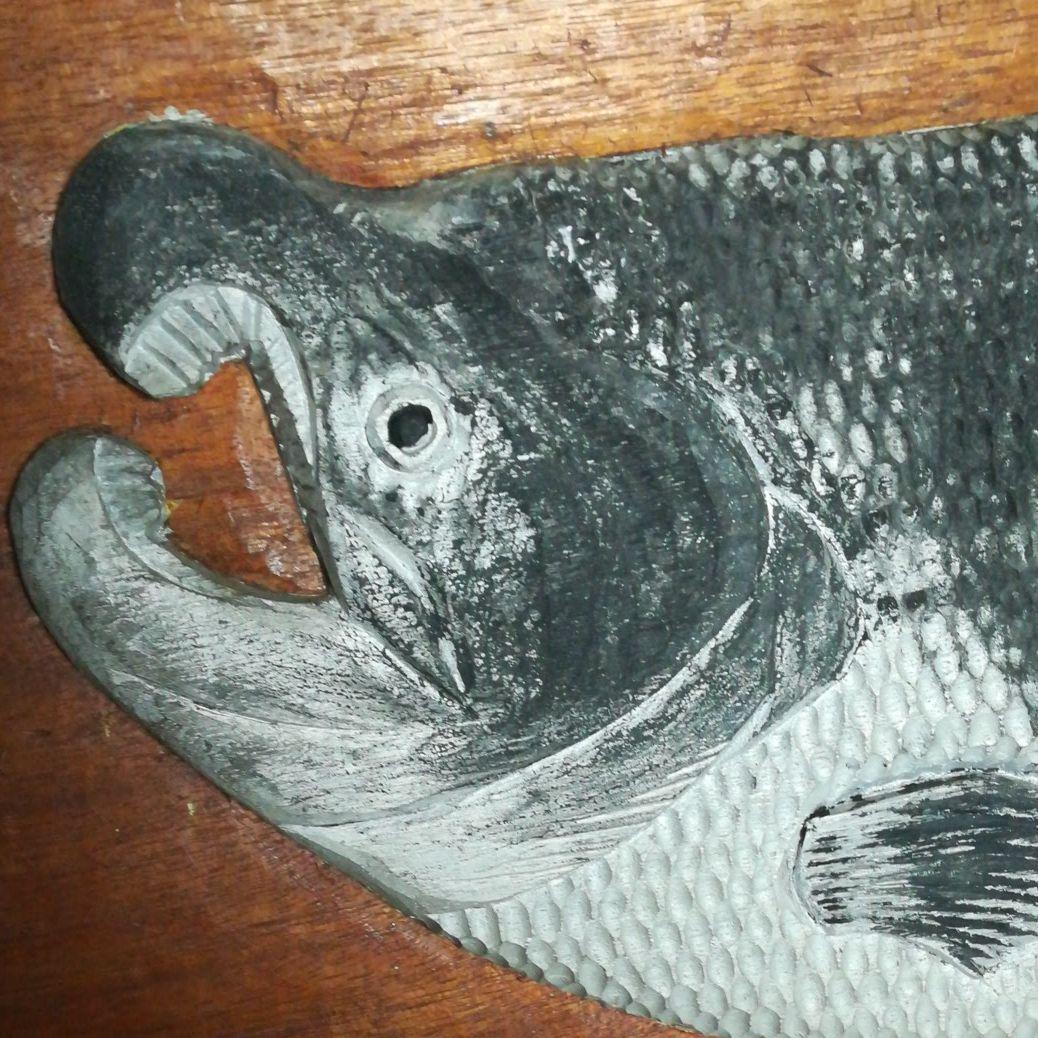 レトロ 木彫レリーフ 壁掛け 鮭 カムイチェップ 北海道 アイヌ彫