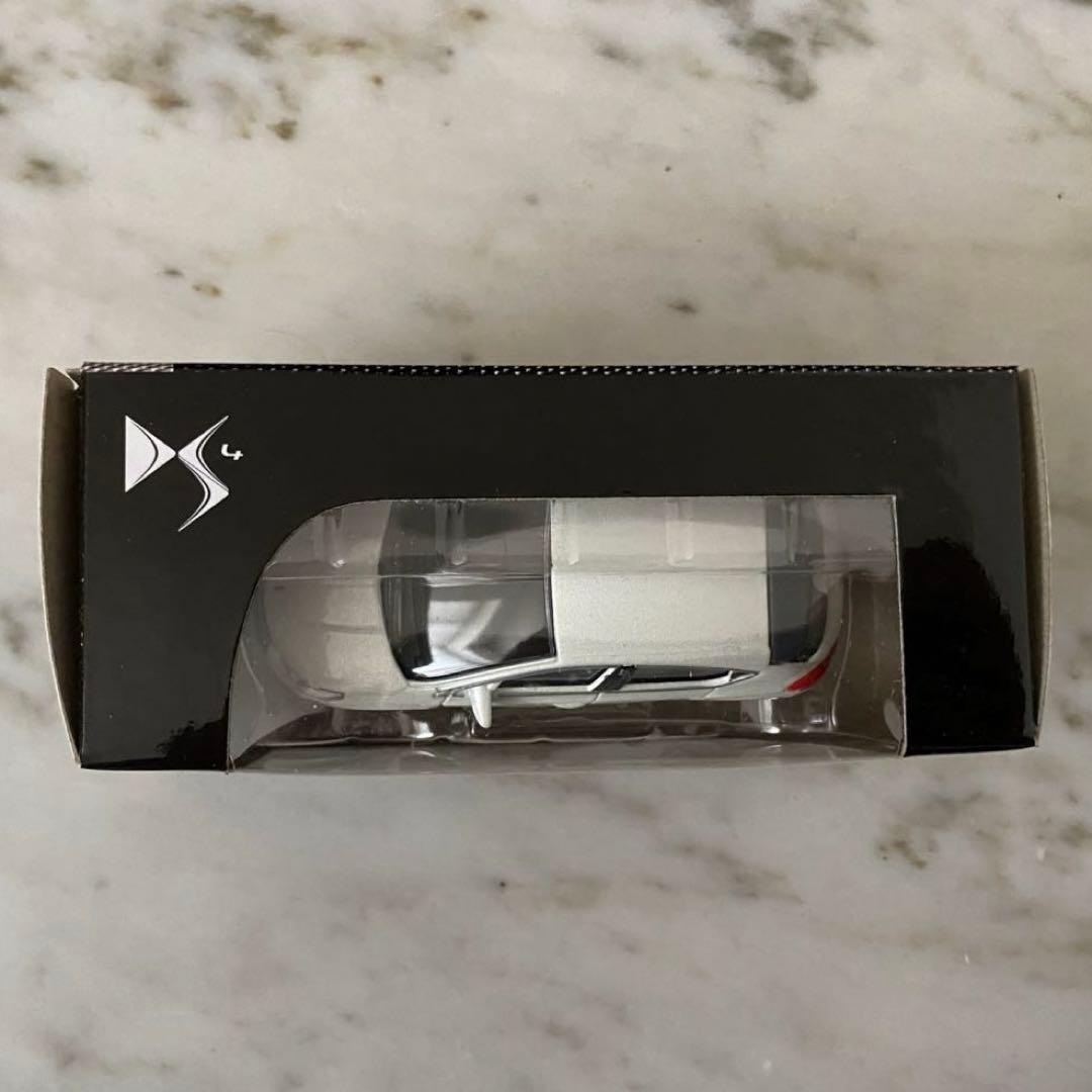 CITROEN DS4 ホワイトミニカー 1/43