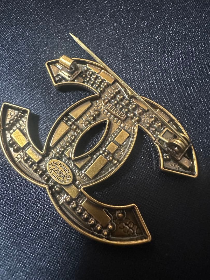 CHANEL CCロゴ ブローチ ラインストーン - メルカリ