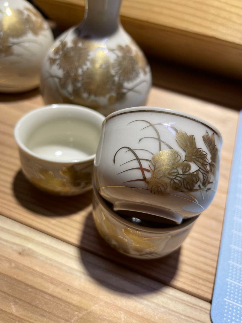 九谷 白峰 御酒器 【m231 酒器揃 骨董 レトロ 九谷焼 金彩 猪口 徳利